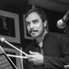 Escucha a Ton Risco, mira videos musicales, lee su biografía, consulta las fechas de las gira y más.