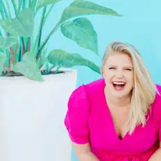 Écoutez Hailey Clark, regardez des vidéoclips, lisez la biographie, consultez les dates de tournée et plus encore !