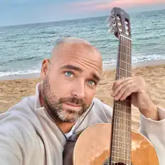 Dengarkan Teddy, tonton video musik, baca bio, lihat tanggal tur & lainnya!