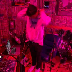 聆聽 Iggypack!、觀看音樂影片、閱讀小傳、查看巡演日期等！
