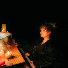 Poslechněte si interpreta Brianna MacPhee, sledujte hudební videa, přečtěte si životopis, podívejte se na data turné a další informace.