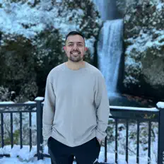 聆聽 RakRhymez、觀看音樂影片、閱讀小傳、查看巡演日期等！