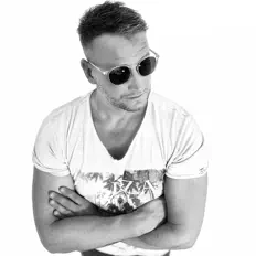 聆聽 Yonik、觀看音樂影片、閱讀小傳、查看巡演日期等！