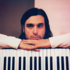 Listen to Flore Laurentienne, watch music videos, read bio, see tour dates & more!