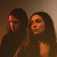 undefinedを聴いたり、ミュージックビデオを鑑賞したり、経歴やツアー日程などを確認したりしましょう！