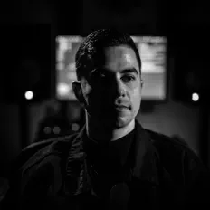 Poslechněte si interpreta Izzy Neutron, sledujte hudební videa, přečtěte si životopis, podívejte se na data turné a další informace.