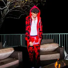 Blessingsを聴いたり、ミュージックビデオを鑑賞したり、経歴やツアー日程などを確認したりしましょう！