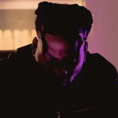 聆聽 R SO La N、觀看音樂影片、閱讀小傳、查看巡演日期等！