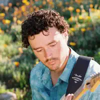 Ouve undefined, vê vídeos de música, lê a biografia, vê as datas da digressão e muito mais!