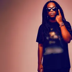 收听 Taylor Made、观看音乐视频、阅读小传、查看巡演日期等 ！