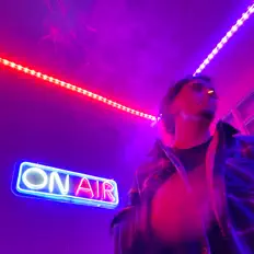 E-Bird dinle, müzik videolarını izle, biyografisini oku, tur tarihlerini ve daha fazlasını gör!