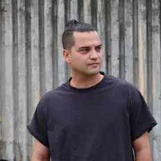 Ouça Iman Deeper, assista a videoclipes, leia a biografia, veja as datas das turnês e mais!