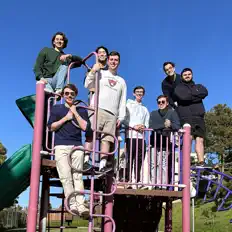 The Georgetown Chimesを聴いたり、ミュージックビデオを鑑賞したり、経歴やツアー日程などを確認したりしましょう！