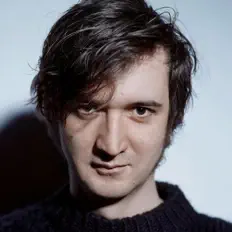 Hör dir TimTim an, schau dir Musikvideos an, lies die Biografie, finde Tourdaten und mehr!