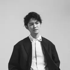 Escucha a Kingo, mira videos musicales, lee su biografía, consulta las fechas de las gira y más.