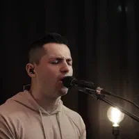 Poslechněte si interpreta undefined, sledujte hudební videa, přečtěte si životopis, podívejte se na data turné a další informace.