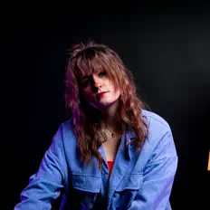 Poslechněte si interpreta lise, sledujte hudební videa, přečtěte si životopis, podívejte se na data turné a další informace.