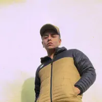 Écoutez undefined, regardez des vidéoclips, lisez la biographie, consultez les dates de tournée et plus encore !