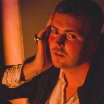 Listen to Slørede Linier, watch music videos, read bio, see tour dates & more!