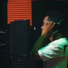 Kong Magic dinle, müzik videolarını izle, biyografisini oku, tur tarihlerini ve daha fazlasını gör!