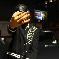 undefinedを聴いたり、ミュージックビデオを鑑賞したり、経歴やツアー日程などを確認したりしましょう！