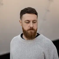 Ascolta undefined, guarda video musicali, leggi la biografia, vedi le date del tour & altro!