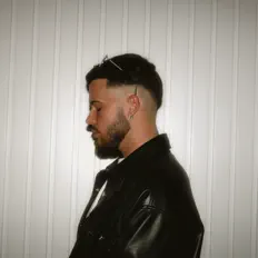 Posłuchaj wykonawcy Uneek, obejrzyj teledyski, przeczytaj biografię, zobacz daty tras koncertowych i nie tylko!