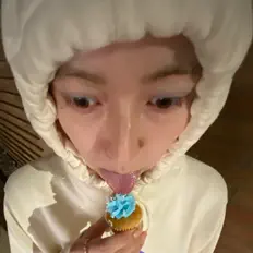 Dengarkan Kimiko, tonton video musik, baca bio, lihat tanggal tur & lainnya!
