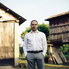 Ascolta Pedro Lamas, guarda video musicali, leggi la biografia, vedi le date del tour & altro!