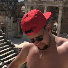 聆聽 bamb_Ozzzy、觀看音樂影片、閱讀小傳、查看巡演日期等！