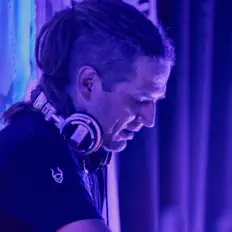 Dengarkan Dreamstate Seven, tonton video musik, baca bio, lihat tanggal tur & lainnya!