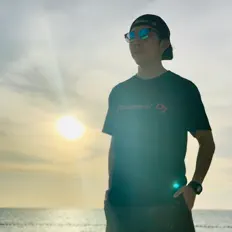Poslechněte si interpreta Keen Champ, sledujte hudební videa, přečtěte si životopis, podívejte se na data turné a další informace.