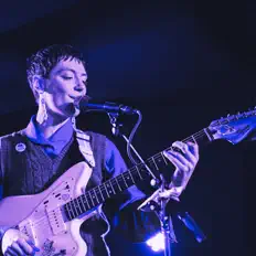 Ouça Alenni, assista a videoclipes, leia a biografia, veja as datas das turnês e mais!