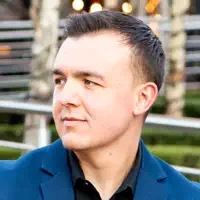 聆聽 undefined、觀看音樂影片、閱讀小傳、查看巡演日期等！