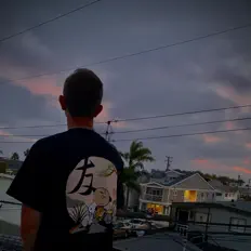 收听 NotYoungX、观看音乐视频、阅读小传、查看巡演日期等 ！