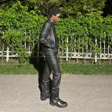 Deven Zagabe सुनें, म्यूज़िक वीडियो देखें, बायो पढ़ें, दौरे की तारीखें और बहुत कुछ देखें!