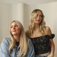 Jess and Tay dinle, müzik videolarını izle, biyografisini oku, tur tarihlerini ve daha fazlasını gör!