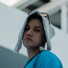 Poslechněte si interpreta Daga One, sledujte hudební videa, přečtěte si životopis, podívejte se na data turné a další informace.