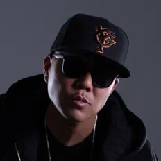 JOE IRONを聴いたり、ミュージックビデオを鑑賞したり、経歴やツアー日程などを確認したりしましょう！