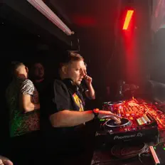 Ακούστε περιεχόμενο από Nicky G, παρακολουθήστε μουσικά βίντεο, διαβάστε το βιογραφικό, δείτε ημερομηνίες περιοδείας, και πολλά ακόμη!