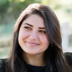 Escucha a Olivia Stefani, mira videos musicales, lee su biografía, consulta las fechas de las gira y más.