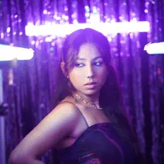 Ouça Nicole Franco, assista a videoclipes, leia a biografia, veja as datas das turnês e mais!