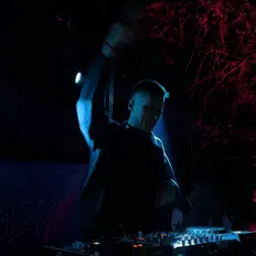Poslechněte si interpreta Eugene Moor, sledujte hudební videa, přečtěte si životopis, podívejte se na data turné a další informace.
