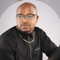 Ouve undefined, vê vídeos de música, lê a biografia, vê as datas da digressão e muito mais!