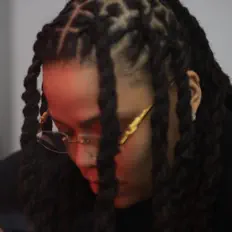 Ακούστε περιεχόμενο από Jellytoofly, παρακολουθήστε μουσικά βίντεο, διαβάστε το βιογραφικό, δείτε ημερομηνίες περιοδείας, και πολλά ακόμη!