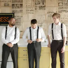 Four Starsを聴いたり、ミュージックビデオを鑑賞したり、経歴やツアー日程などを確認したりしましょう！