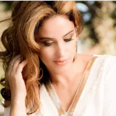 Aneessa सुनें, म्यूज़िक वीडियो देखें, बायो पढ़ें, दौरे की तारीखें और बहुत कुछ देखें!