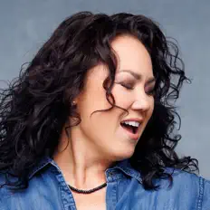 Denise Rosierを聴いたり、ミュージックビデオを鑑賞したり、経歴やツアー日程などを確認したりしましょう！
