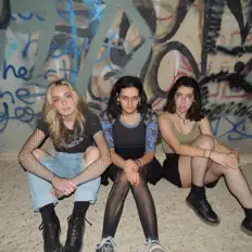 Escucha a Madam Bombs, mira vídeos musicales, lee la biografía, consulta fechas de giras y mucho más.