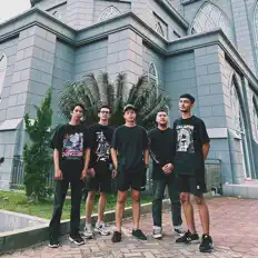Dengarkan Minimal Tension, tonton video musik, baca bio, lihat tanggal tur & lainnya!